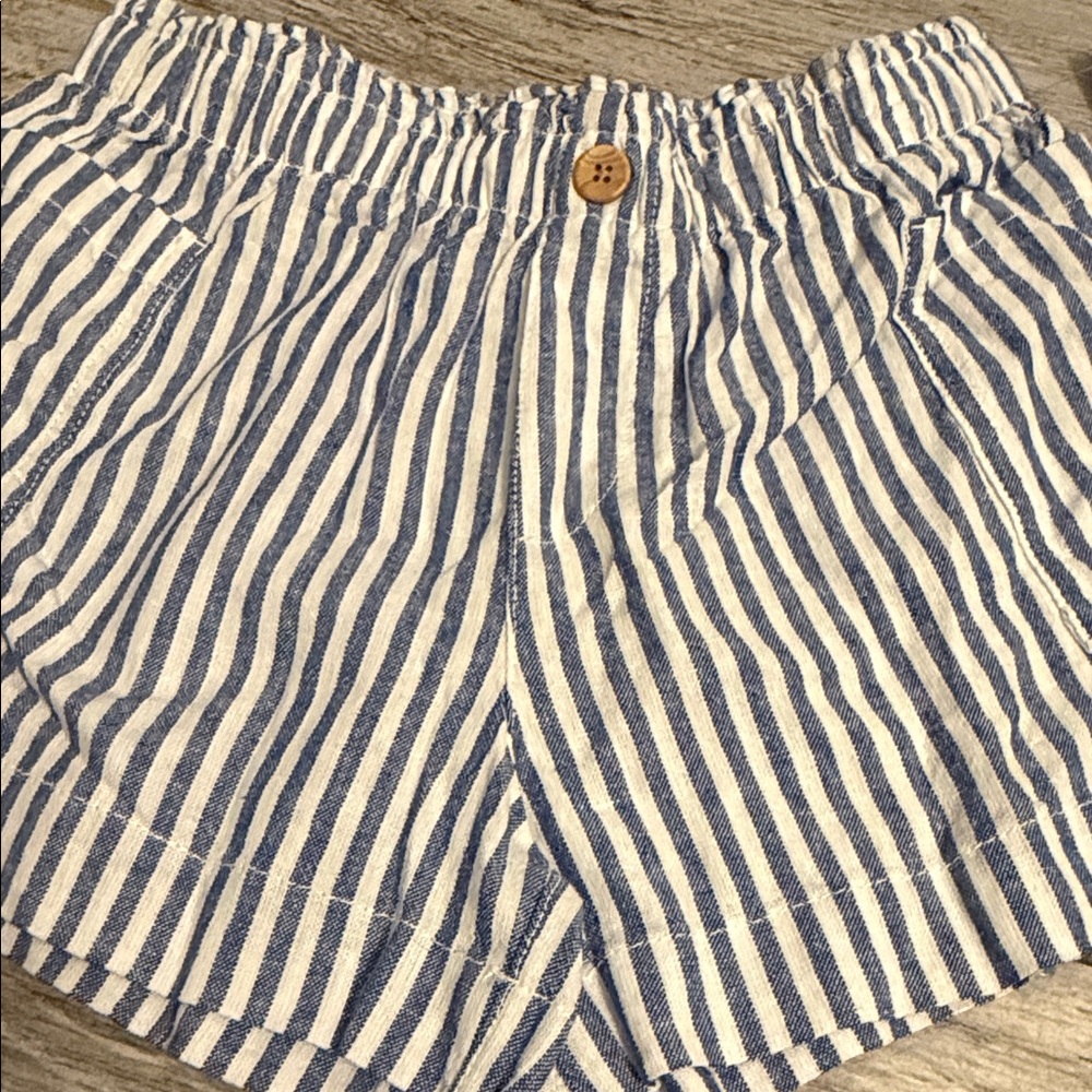 Old Navy Blue and White Striped Girl’s Shorts 10/12 - Picture 4 of 4